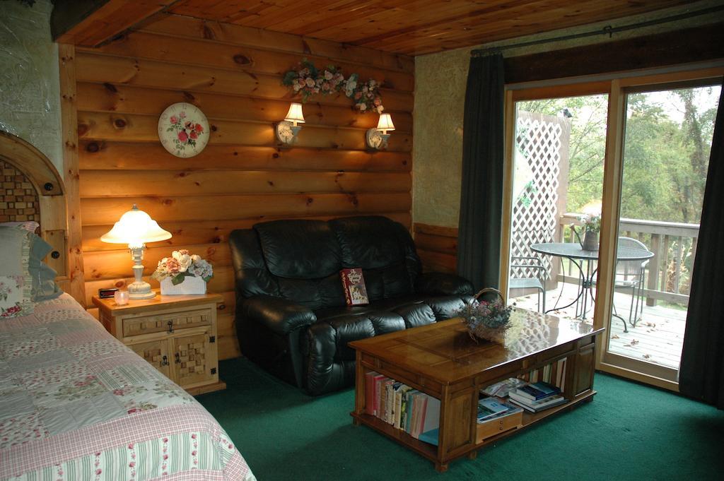 Lazy Cloud Bed & Breakfast Williams Bay Room photo