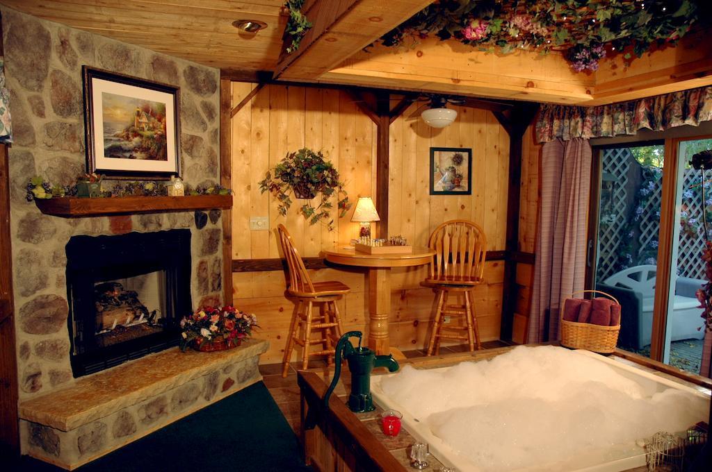 Lazy Cloud Bed & Breakfast Williams Bay Room photo