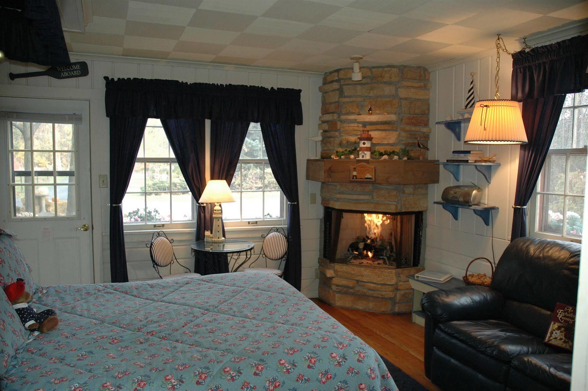 Lazy Cloud Bed & Breakfast Williams Bay Exterior photo