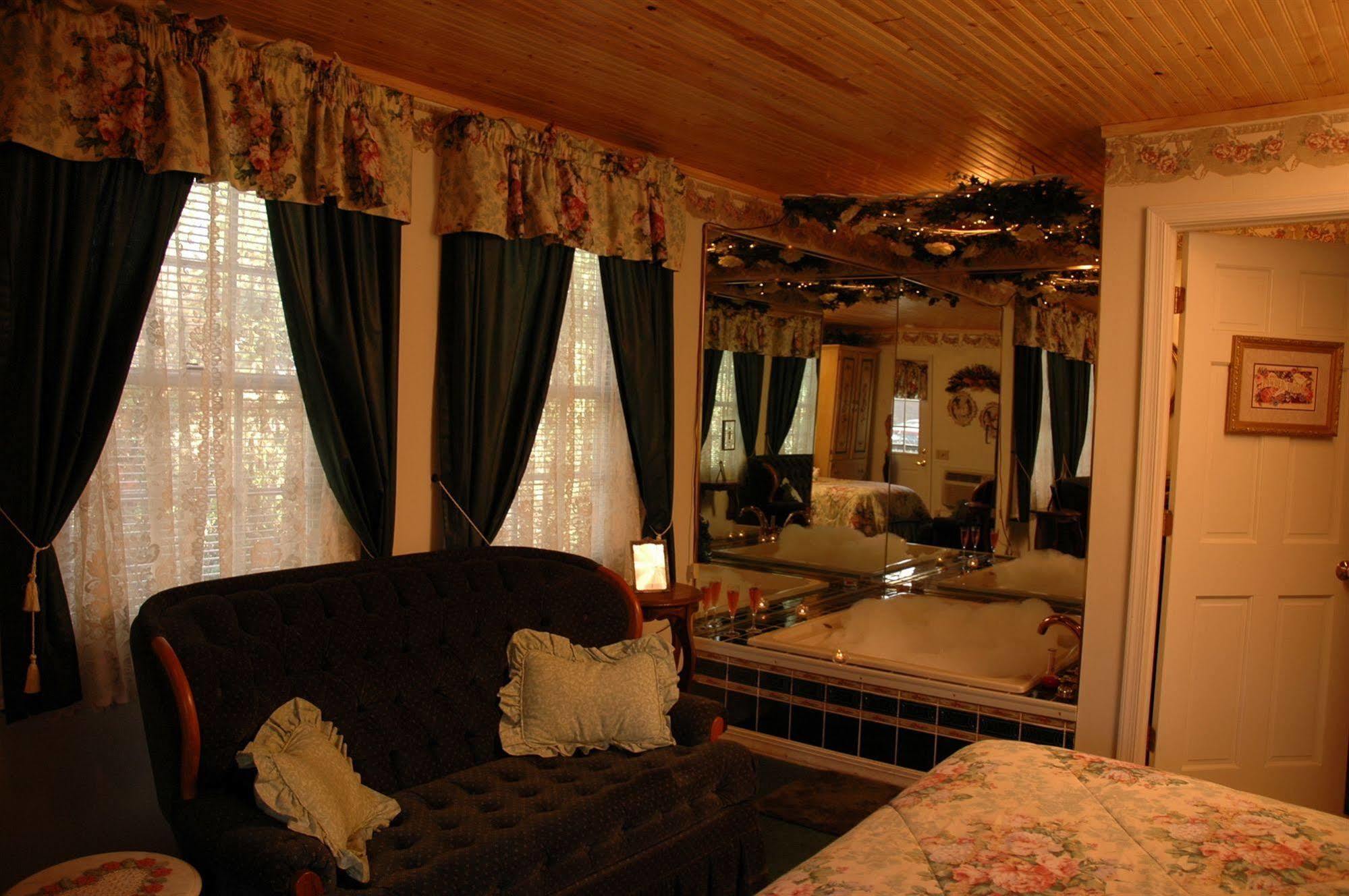Lazy Cloud Bed & Breakfast Williams Bay Exterior photo