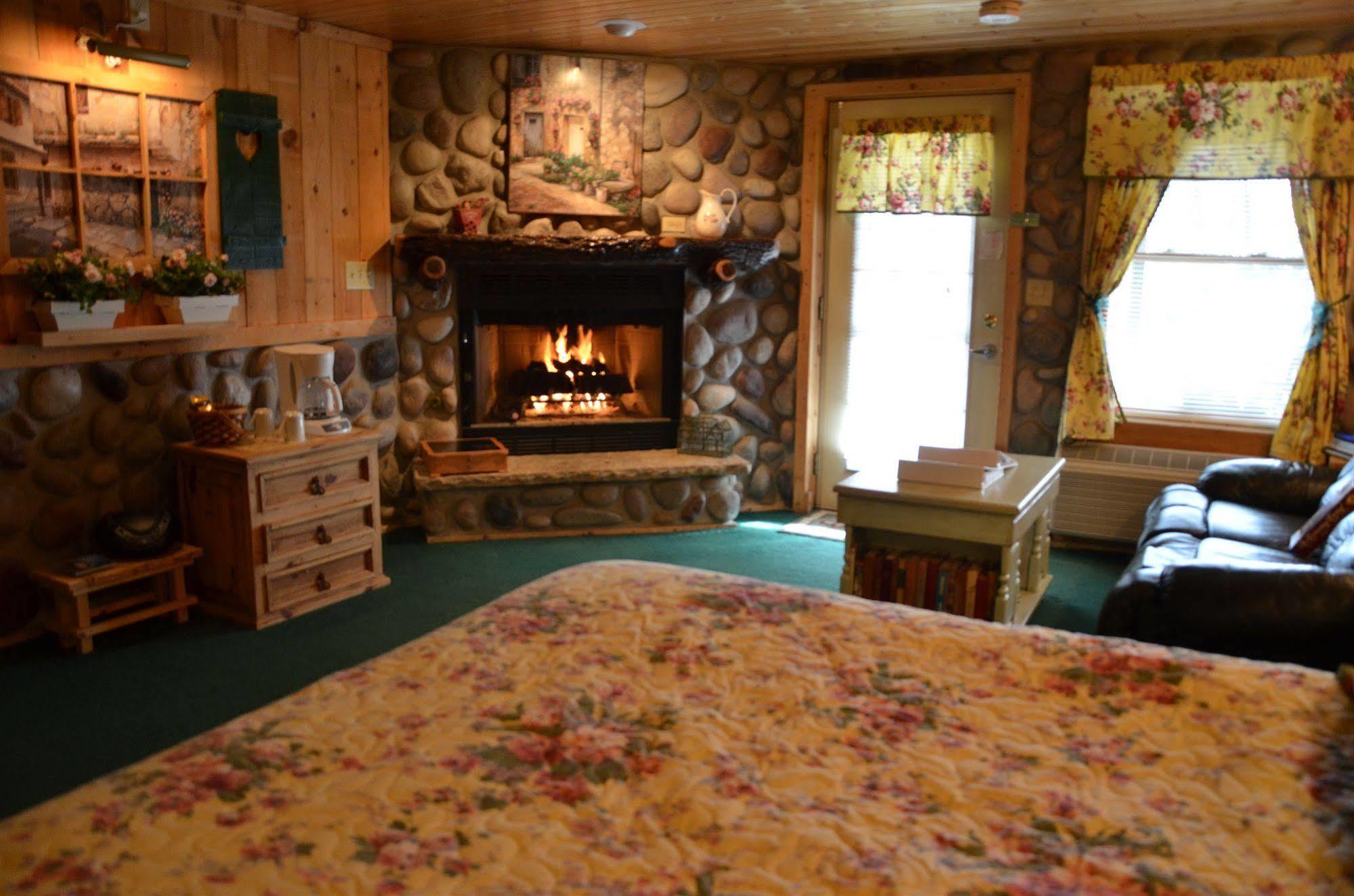 Lazy Cloud Bed & Breakfast Williams Bay Exterior photo