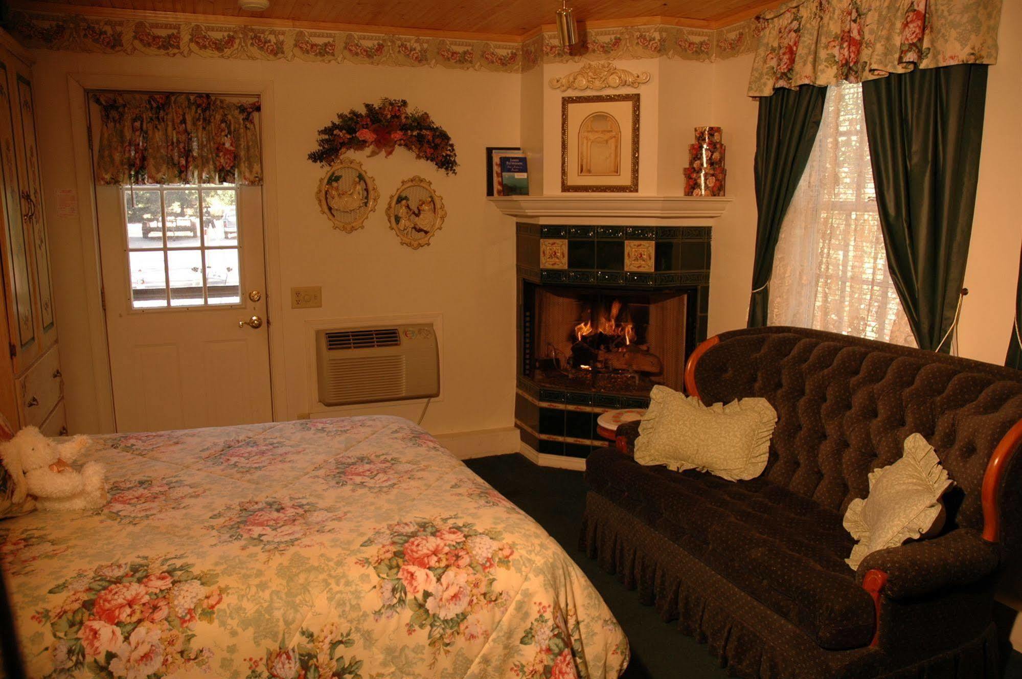 Lazy Cloud Bed & Breakfast Williams Bay Exterior photo