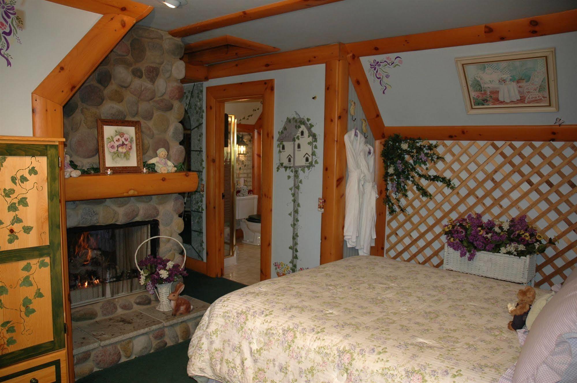 Lazy Cloud Bed & Breakfast Williams Bay Exterior photo
