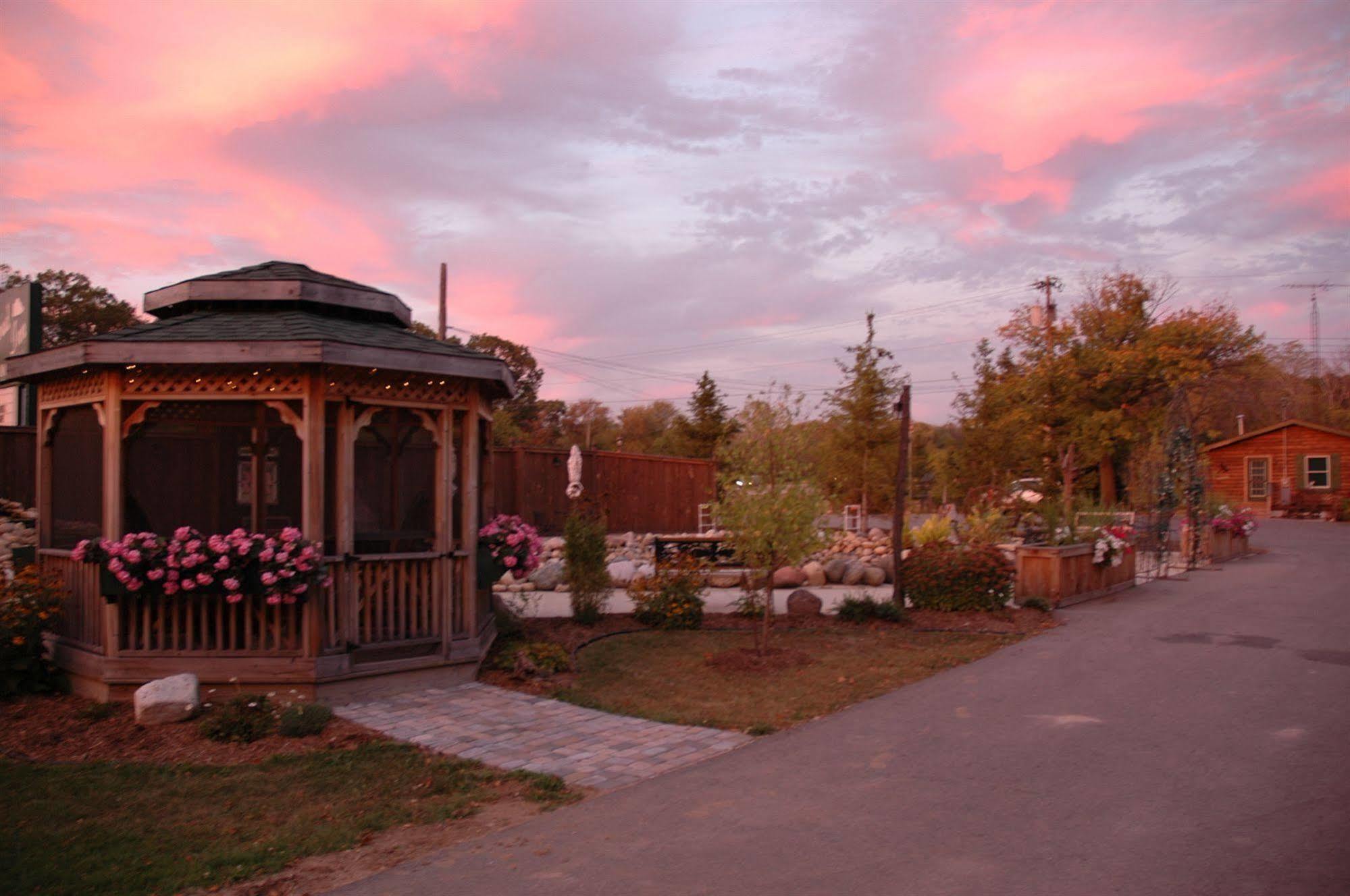 Lazy Cloud Bed & Breakfast Williams Bay Exterior photo